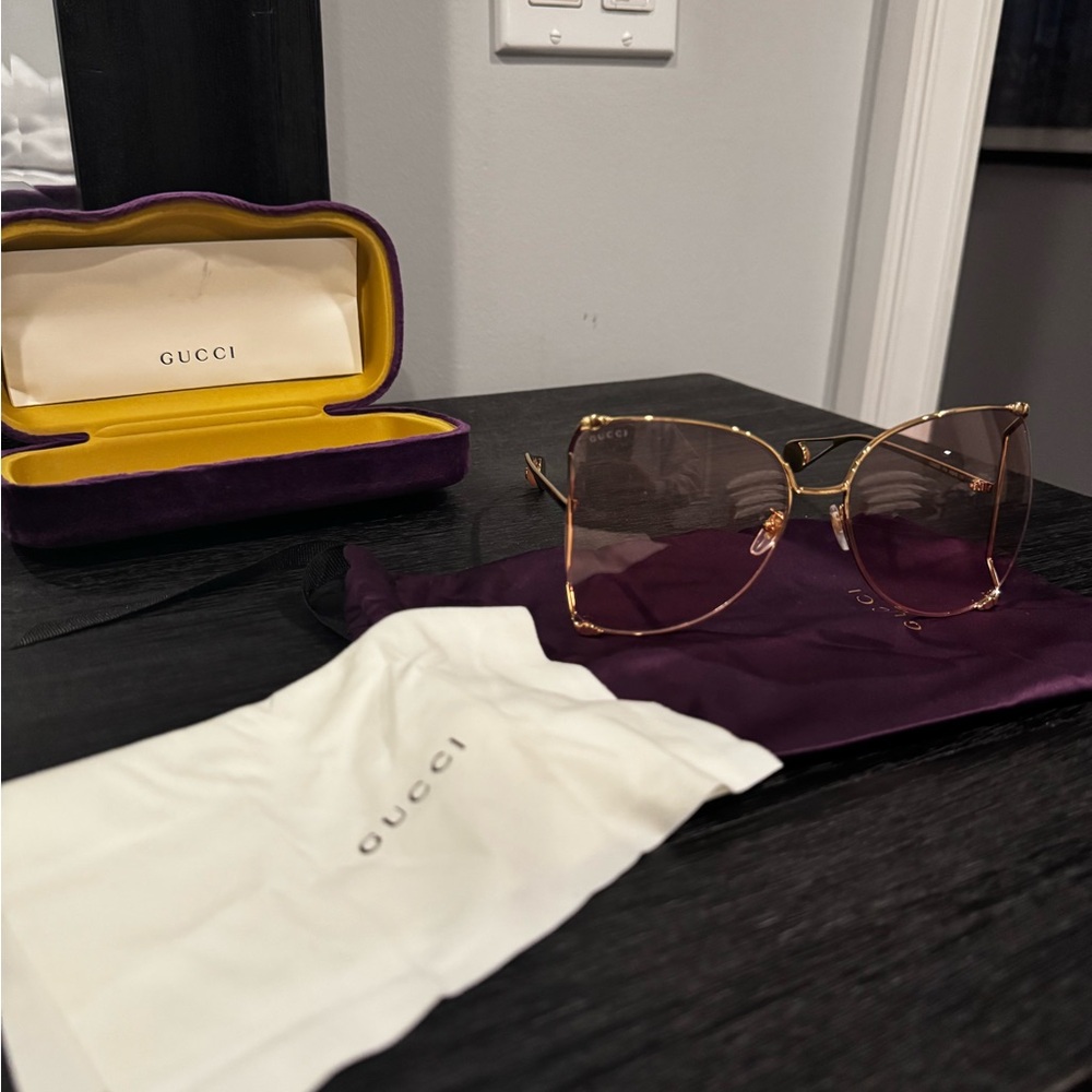 Gucci Women's Sunglasses with Gold Frame